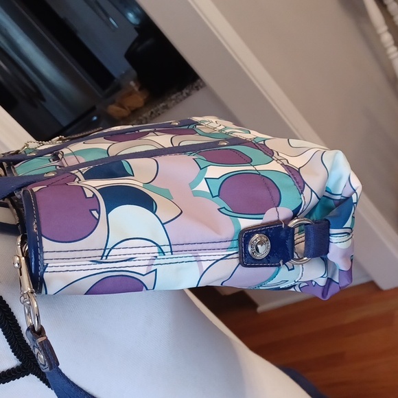 Coach Daisy Kyra Signature Scarf Print Tote Bag / Crossbody - Picture 4 of 16